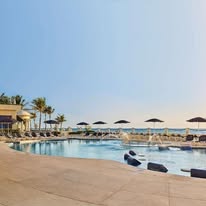 Alberca con vista al mar